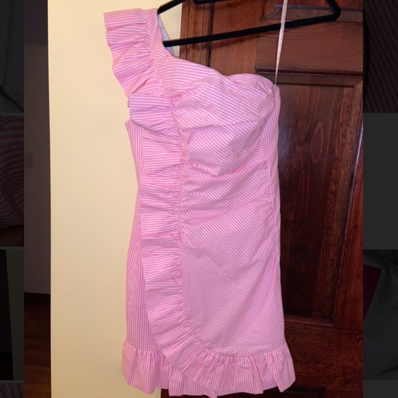 Lilly Pulitzer Dresses & Skirts - Lily Pulitzer off the shoulder dress